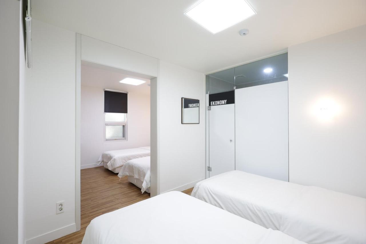 Ekonomy Haeundae Hostel Busan Esterno foto