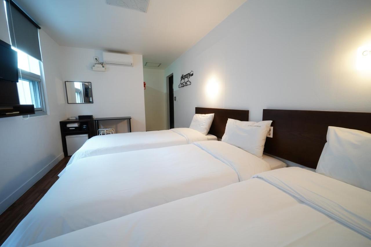 Ekonomy Haeundae Hostel Busan Esterno foto