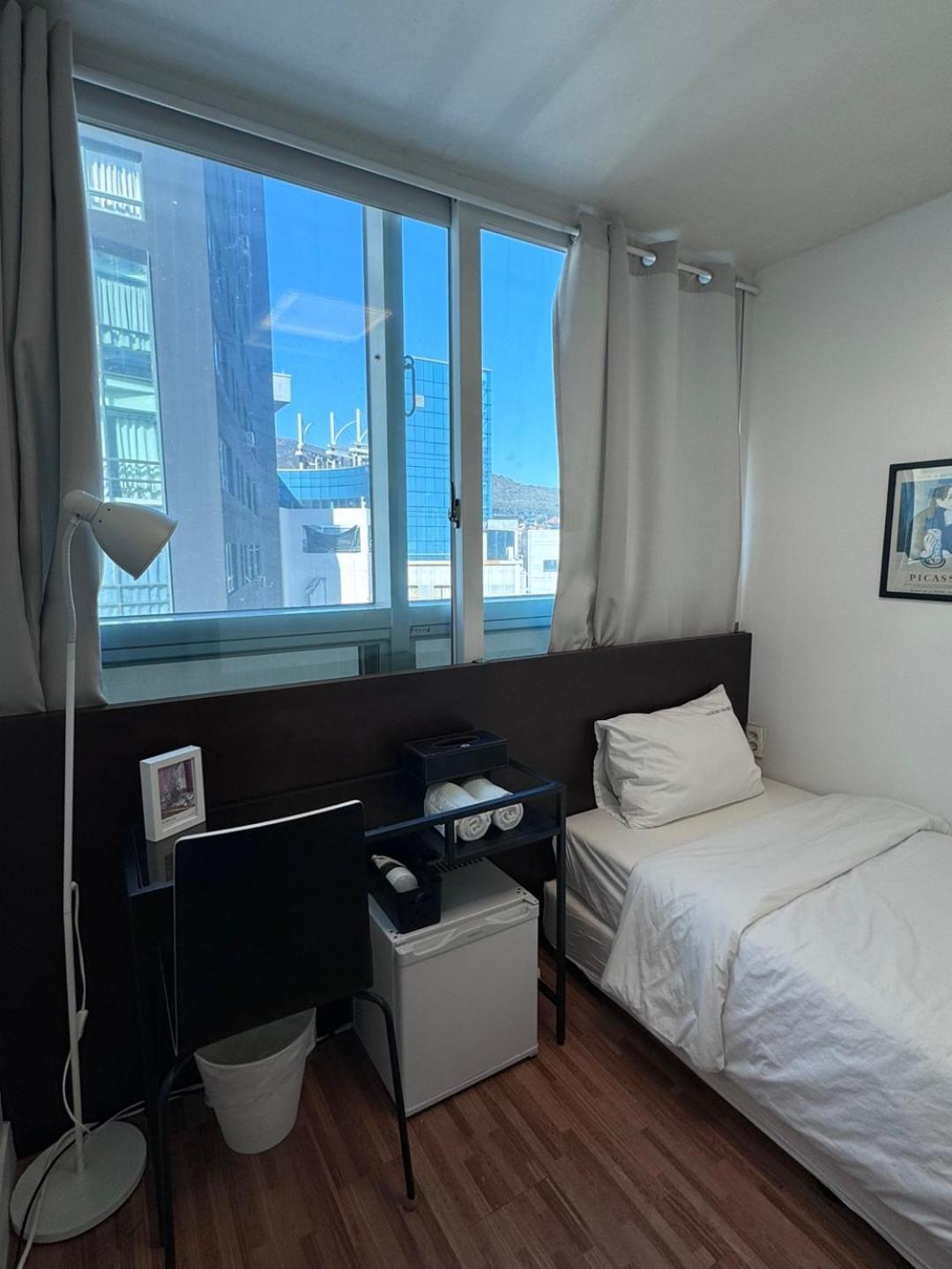 Ekonomy Haeundae Hostel Busan Esterno foto